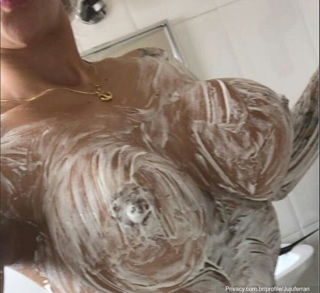 Juju Ferrari 完璧なモデル 画像