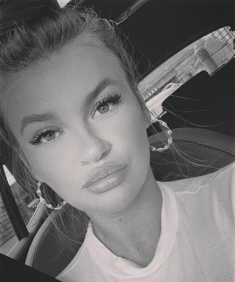 Sarah Slavo 完璧なスター 写真