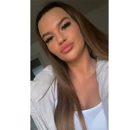 Sarah Slavo ヌードスター 写真