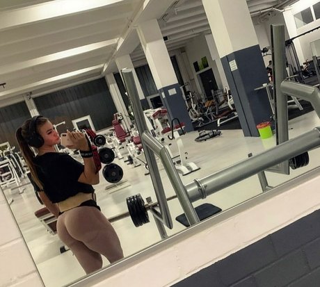 Sarah Slavo ポルノスター セクシー 写真