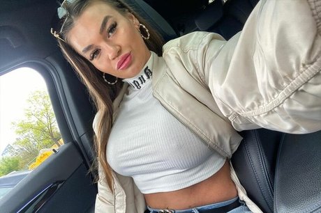 Sarah Slavo セクシーなスター 写真