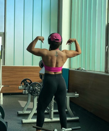 Sarah Slavo ヌードスター 写真