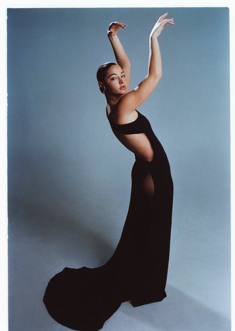 Madelyn Cline アダルトモデル 画像