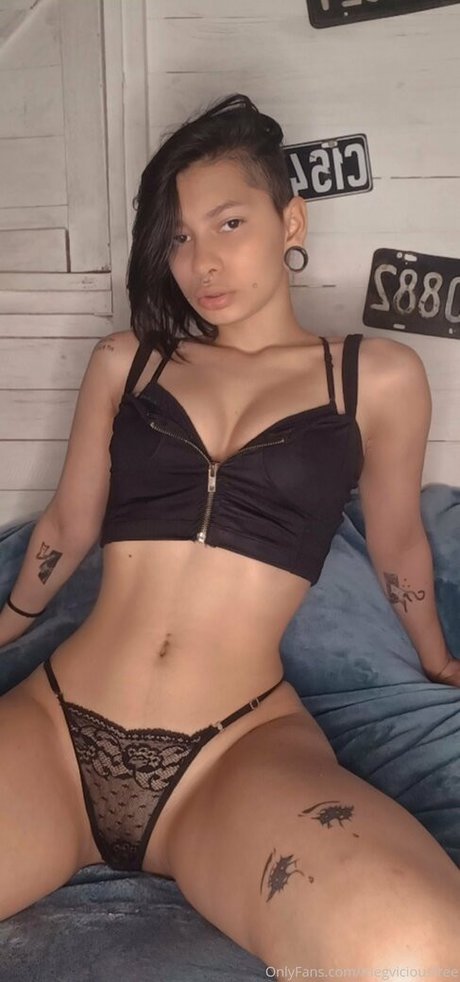 Meg Vicious ホットモデル 写真