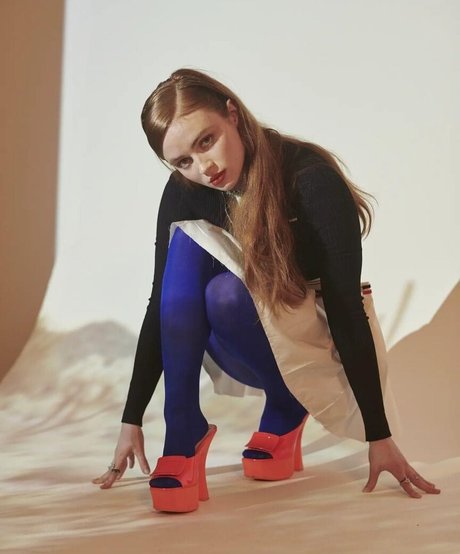 Sadie Sink 美しいポルノスター ギャラリー
