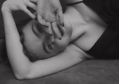 トリミングされたOnlyFans ポルノ 写真