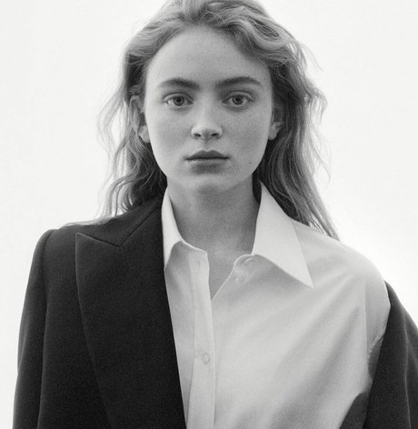 Sadie Sink ポルノスター ヌード 写真