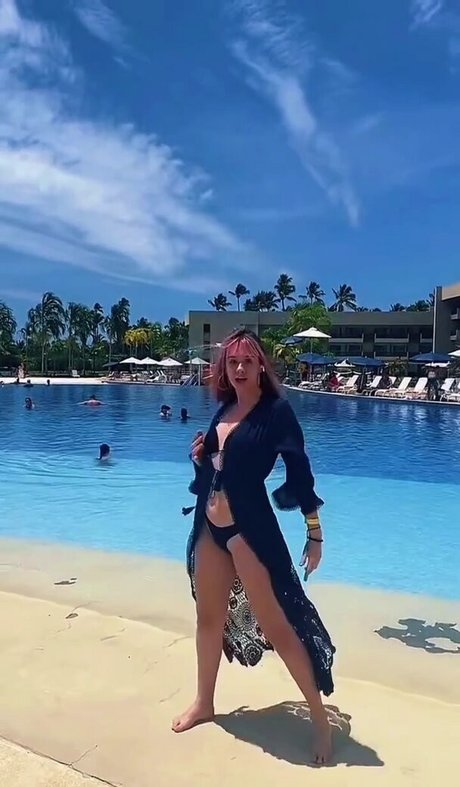 Julia K Barni ポルノモデル 写真