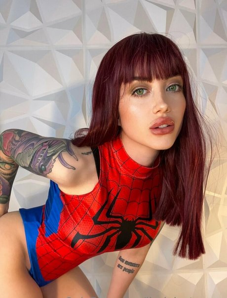 Lizzie Le Strange 独占モデル 写真