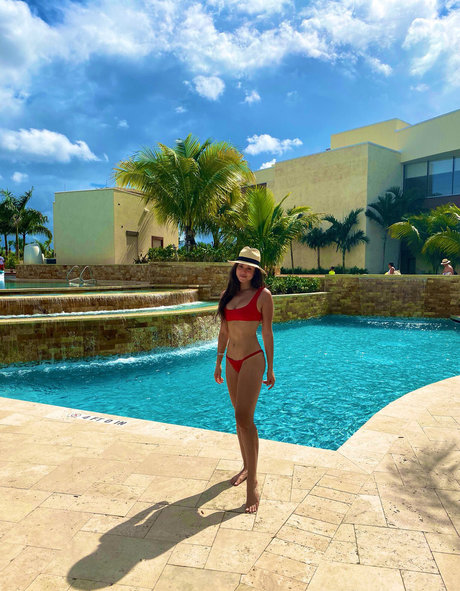 Kira Kosarin アート女優 写真