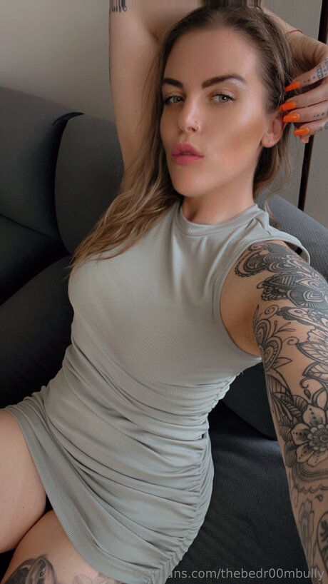 thebedr00mbully セクシー女優 写真