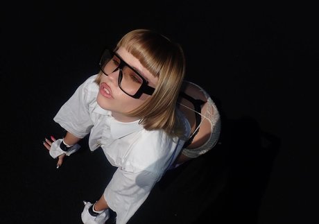 Lexee Smith アートスター 写真