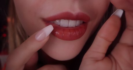 FrivolousFox ASMR ヌードスター 写真