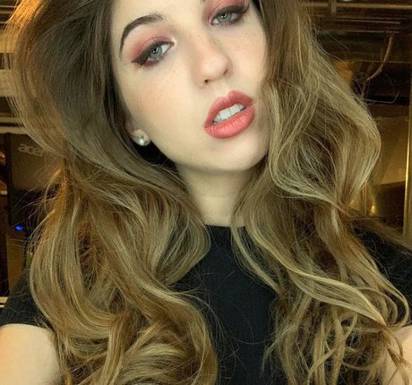 FrivolousFox ASMR ポルノスター セクシー 写真