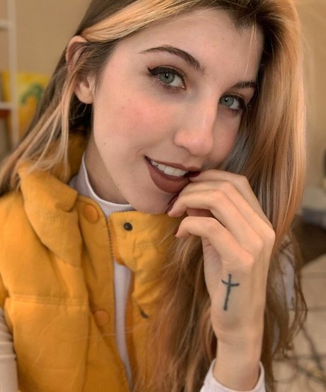 FrivolousFox ASMR 裸のスター 写真
