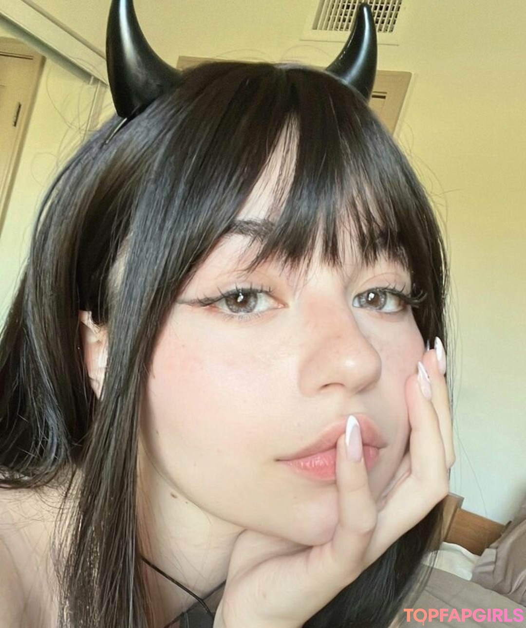 アジア人の指入れ OnlyFans ポルノ 写真