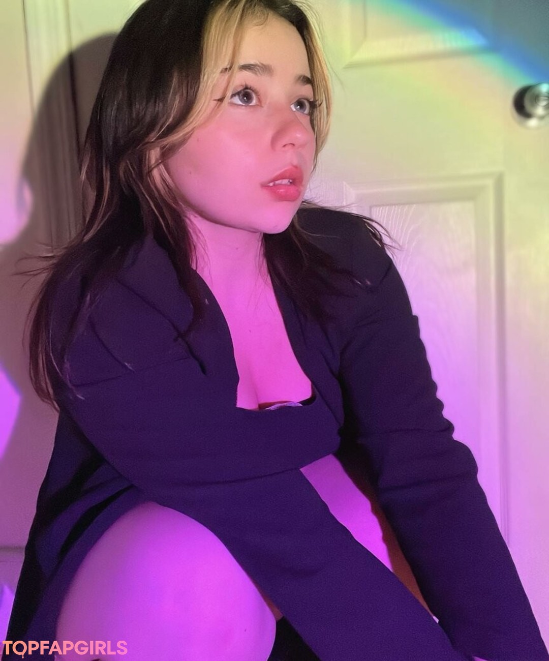 ナチュラルガールズオンリーファン 裸 画像