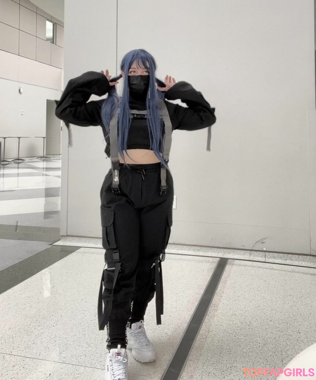 スポーツ オンリーファンズ アートヌード 画像