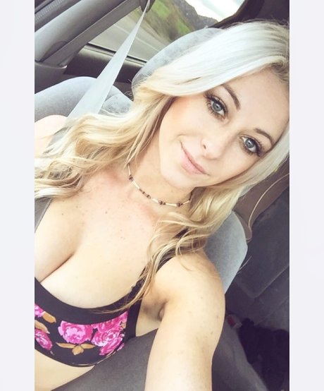 Abbyyyyyx0x0 セクシー女優 画像