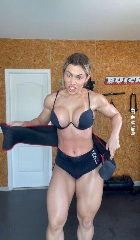 Vivi Winkler 無料女優 写真