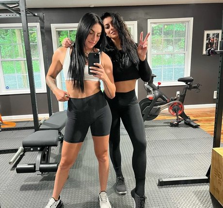 Sonya Deville ポルノスター 無料 画像