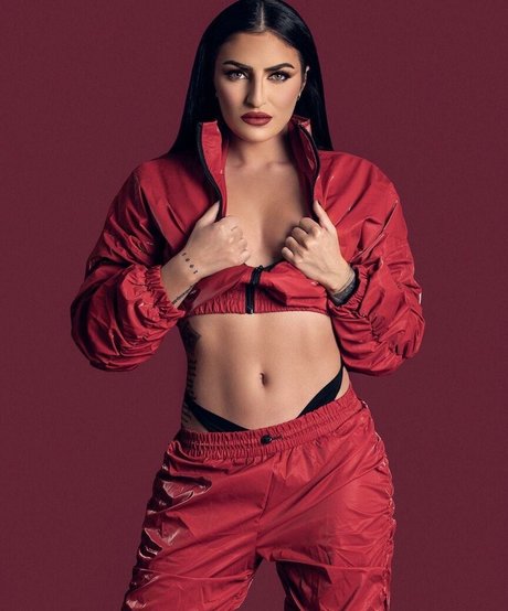 Sonya Deville 独占スター 写真