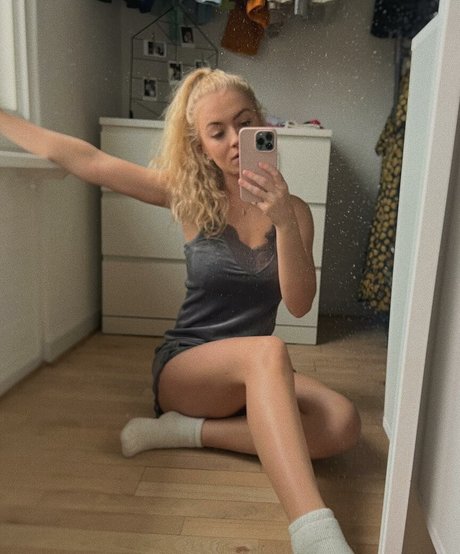 Mimi Lintrup ポルノスター HD 写真