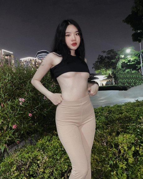 Thanh Nhen セックスモデル 写真