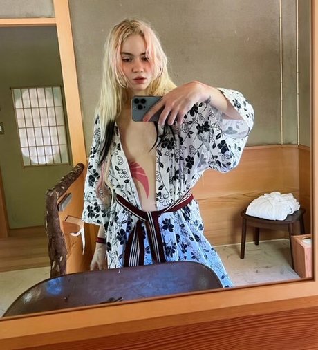 Grimes ポルノスター ギャラリー