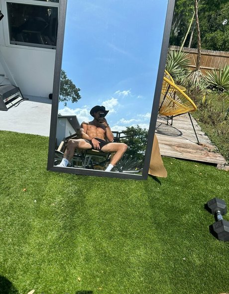 tooturntuncensored エロティックなスター 写真