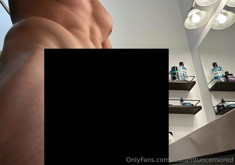 tooturntuncensored 美しいスター 写真