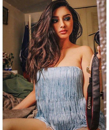 Alishba Sheikh モデル 写真