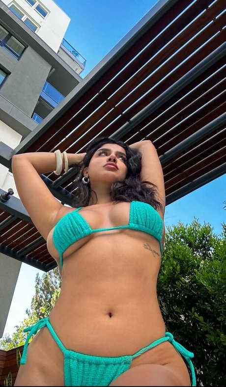 Alishba Sheikh 美しいスター 写真