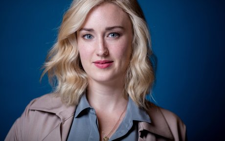 Ashley Johnson HDスター 写真