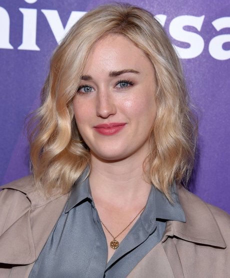 Ashley Johnson ポルノモデル 写真