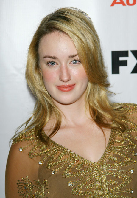 Ashley Johnson アダルトモデル 写真