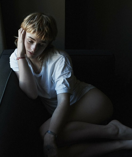 Esther Rose McGregor xxxモデル アーカイブ