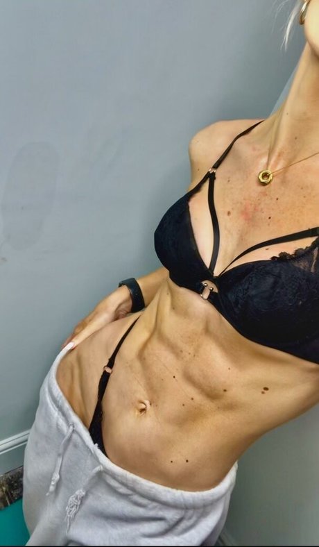 Kitty Lo 無料女優 写真