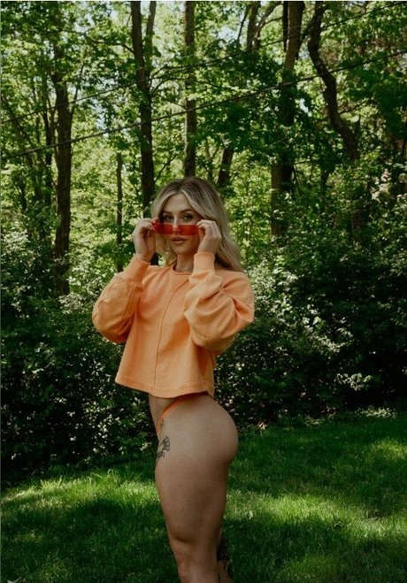Josie Hamming 裸のモデル 写真