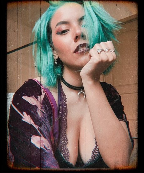 Luna Bloom ヌードスター 画像