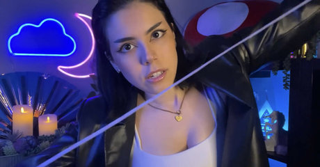 Luna Bloom スター ヌード 画像