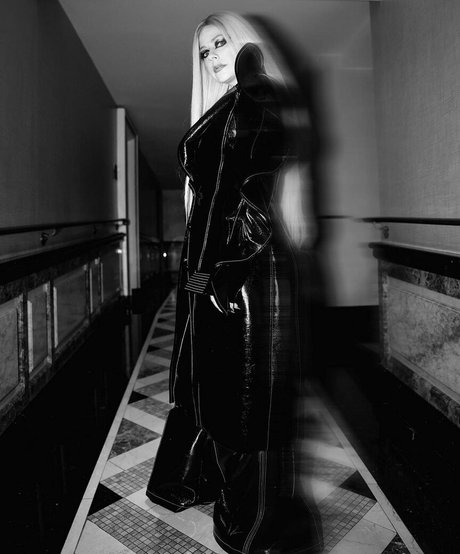 Avril Lavigne ポルノモデル 画像