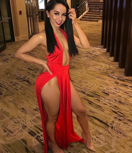 Brittany Renner エロティックなスター 写真
