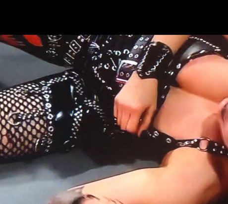 Rhea Ripley ヌードのポルノスター 写真