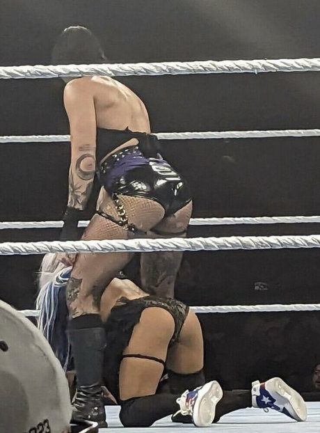 Rhea Ripley ヌードモデル 画像
