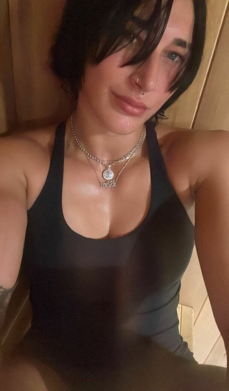 Rhea Ripley 裸モデル 写真