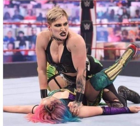 Rhea Ripley スター ヌード 写真