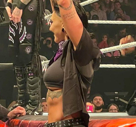 Rhea Ripley かわいいスター ギャラリー