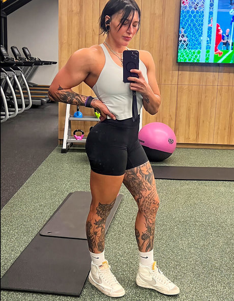 Rhea Ripley エロティックモデル 写真