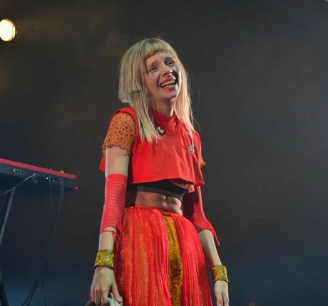 Aurora Aksnes セックスポルノスター 写真